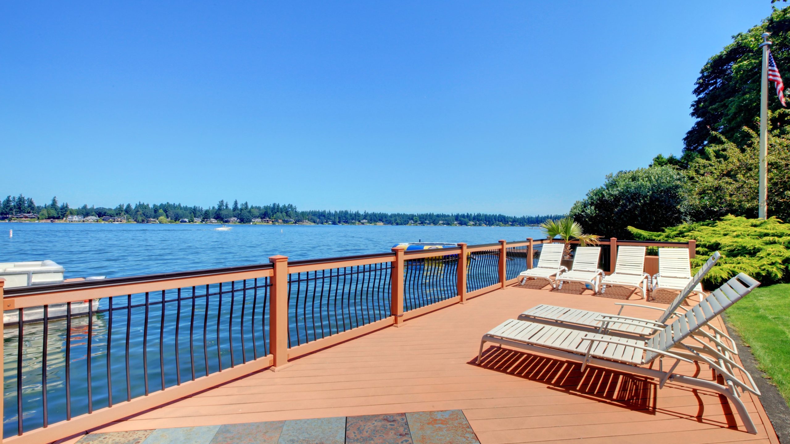 Lakefront Deck In Grand Rapids, Mi